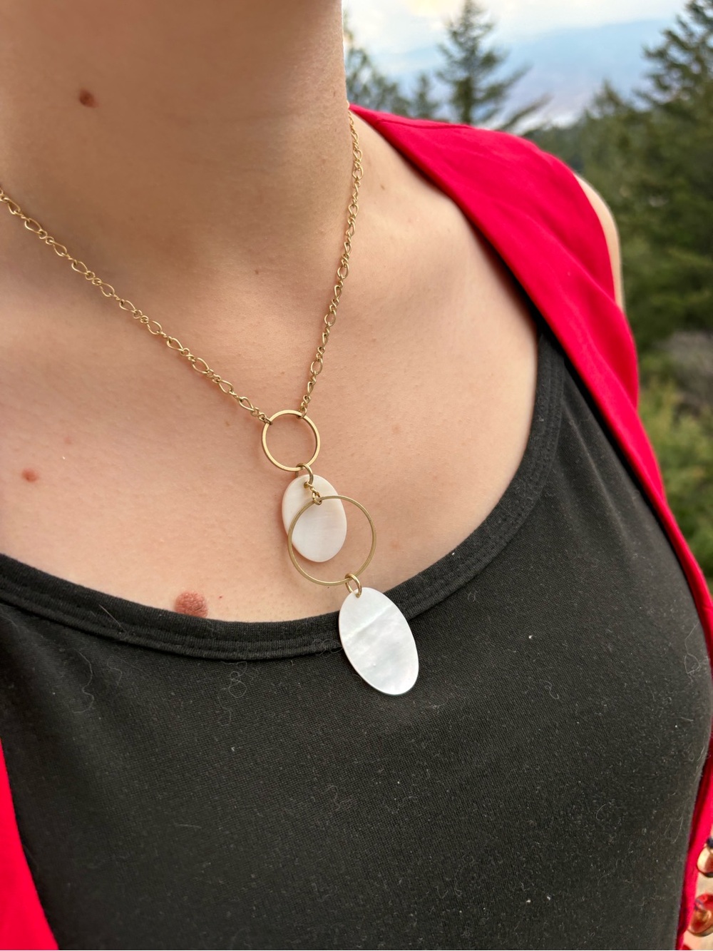 Ladies Gold Tone Mother Of Pearl Necklace